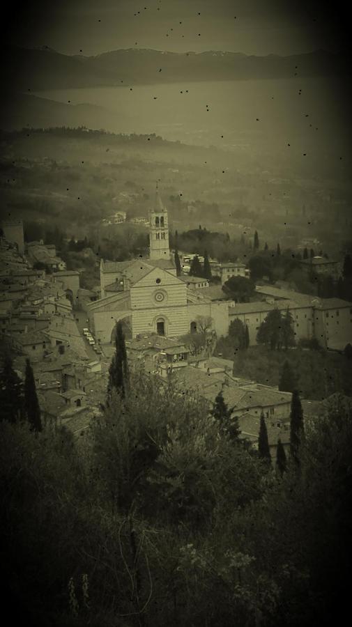 Casa Del Frate Apartment Assisi Bagian luar foto
