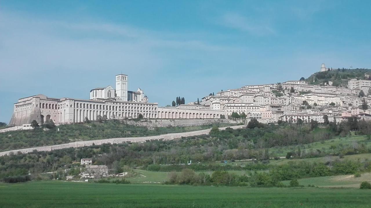 Casa Del Frate Apartment Assisi Bagian luar foto