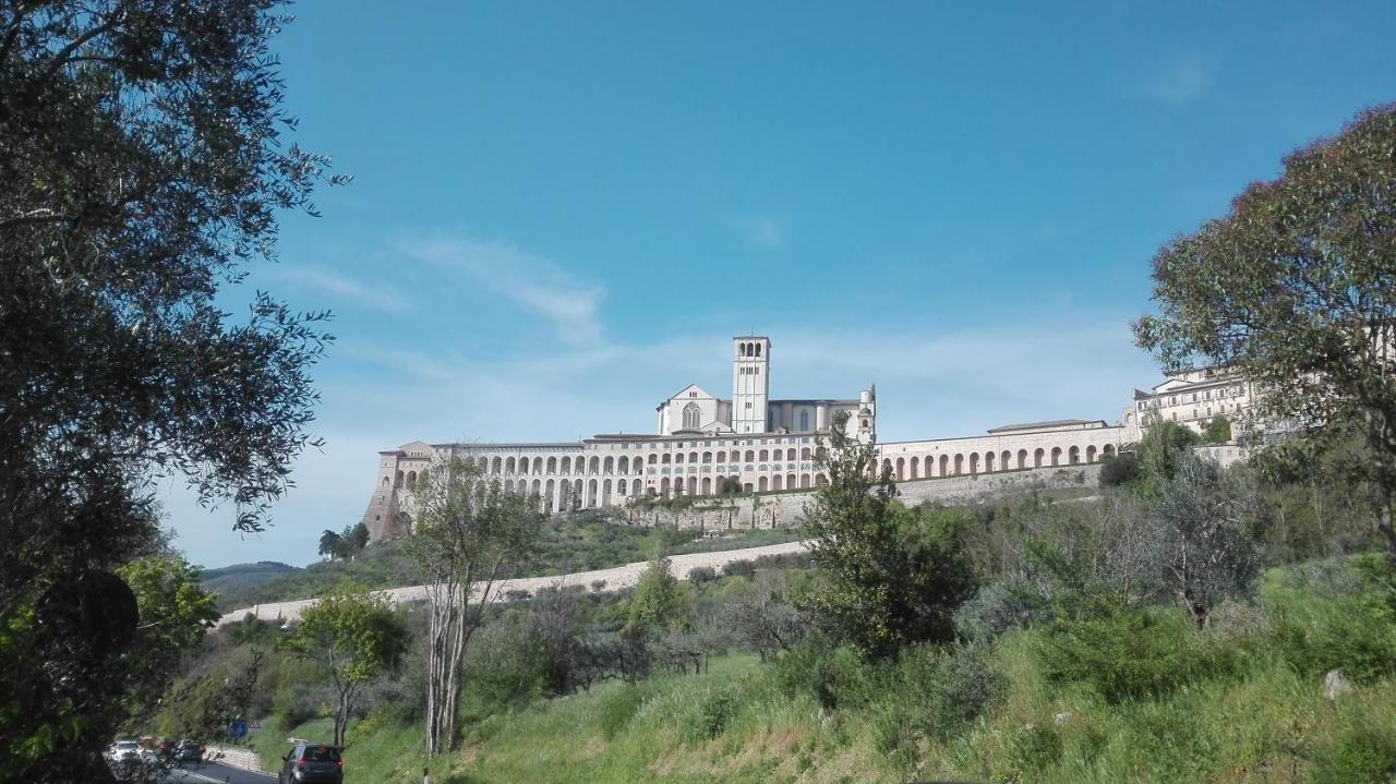 Casa Del Frate Apartment Assisi Bagian luar foto