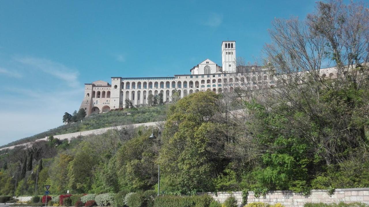 Casa Del Frate Apartment Assisi Bagian luar foto